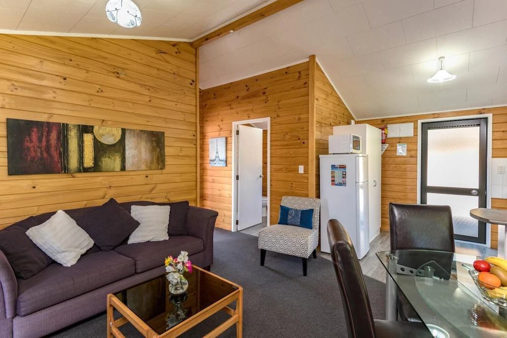 Sunseeker Cottages Motel
