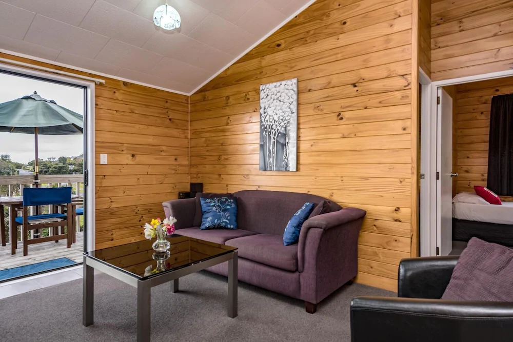 Sunseeker Cottages Motel