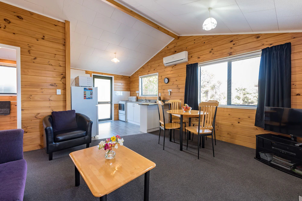 Sunseeker Cottages Motel