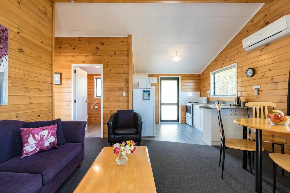 Sunseeker Cottages Motel