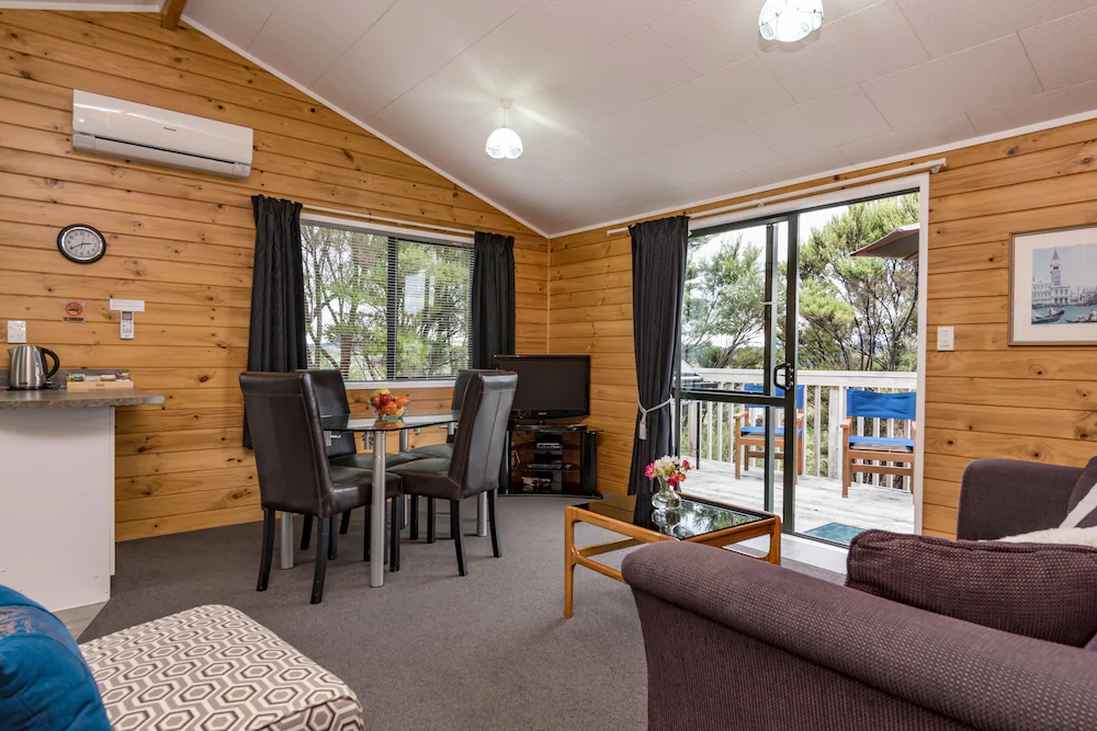 Sunseeker Cottages Motel