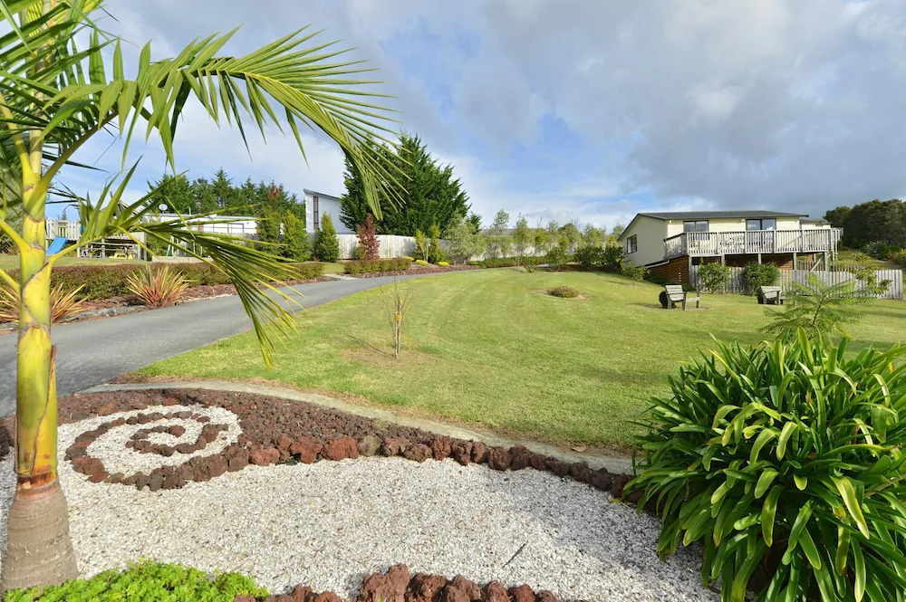 Sunseeker Cottages Motel