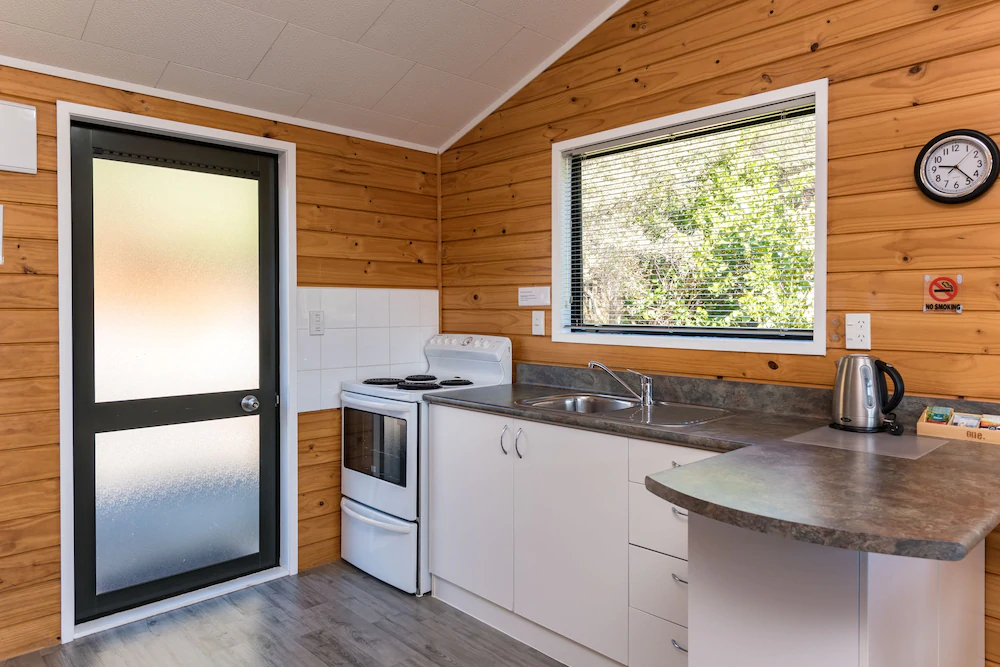 Sunseeker Cottages Motel