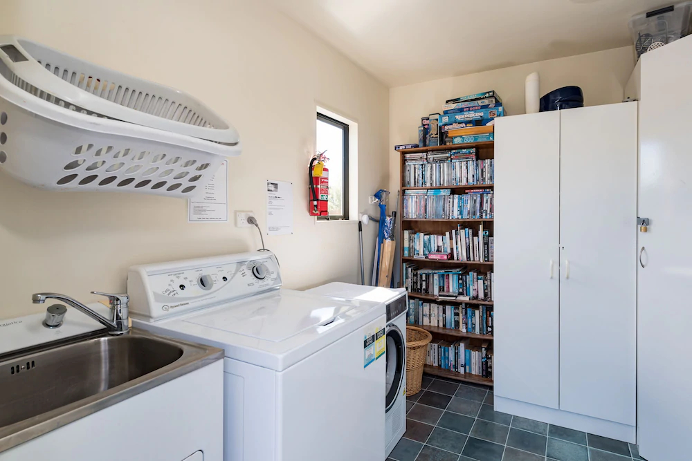 Sunseeker Cottages Motel