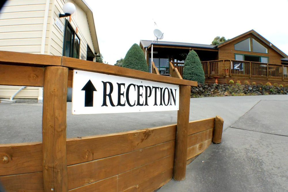 Sunseeker Cottages Motel