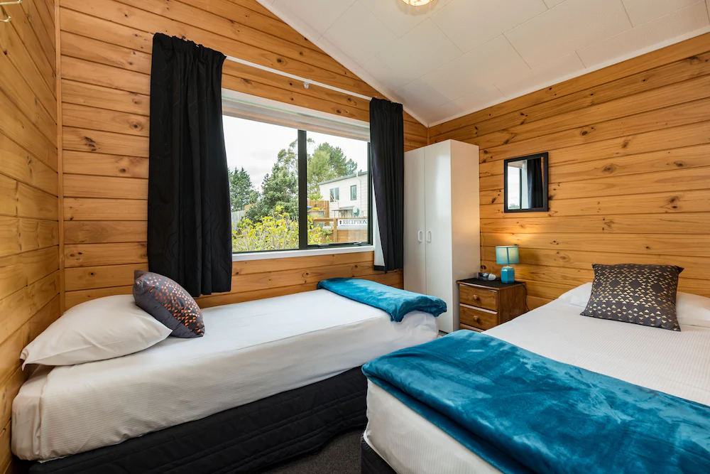 Sunseeker Cottages Motel