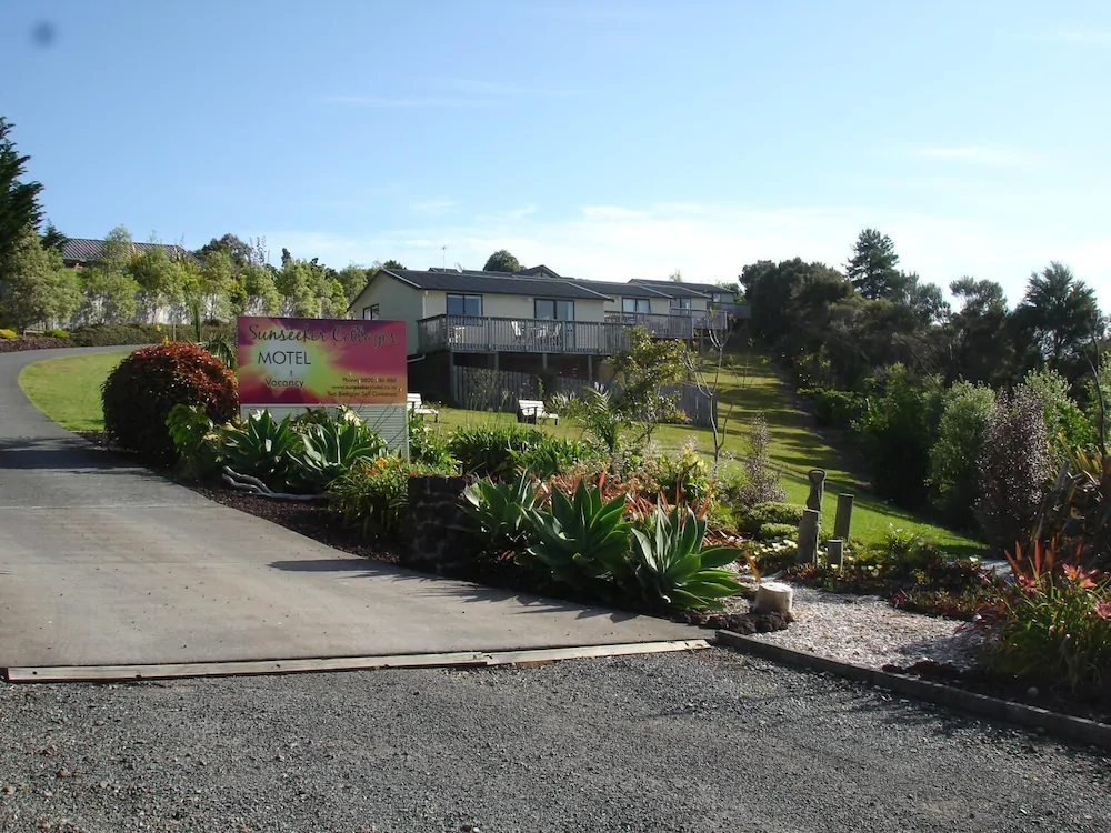 Sunseeker Cottages Motel