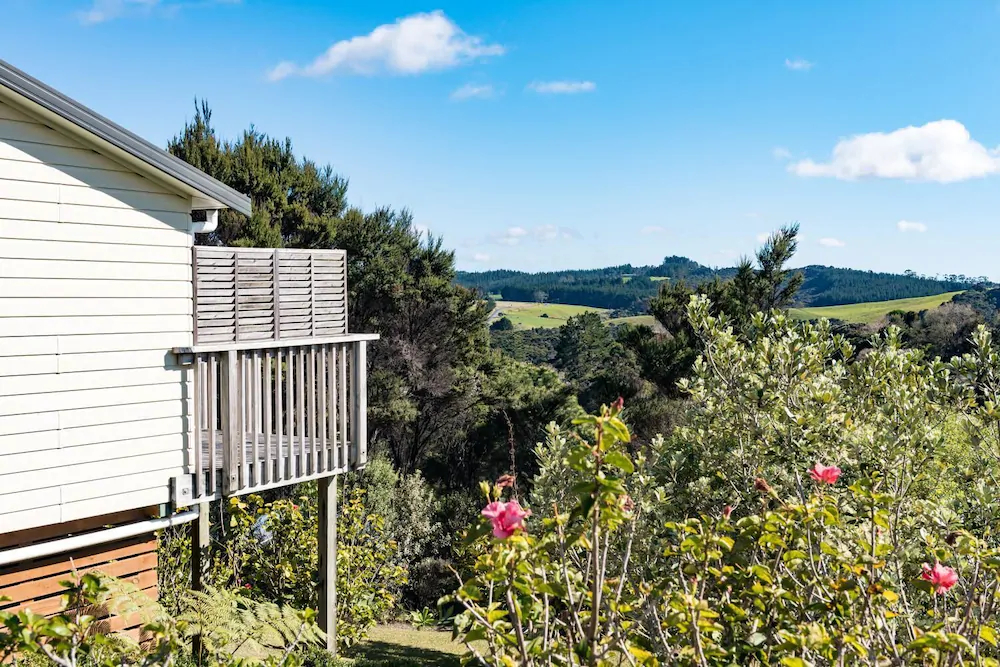 Sunseeker Cottages Motel
