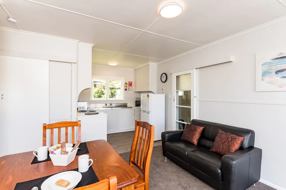 Waitangi Beach Bach 30A