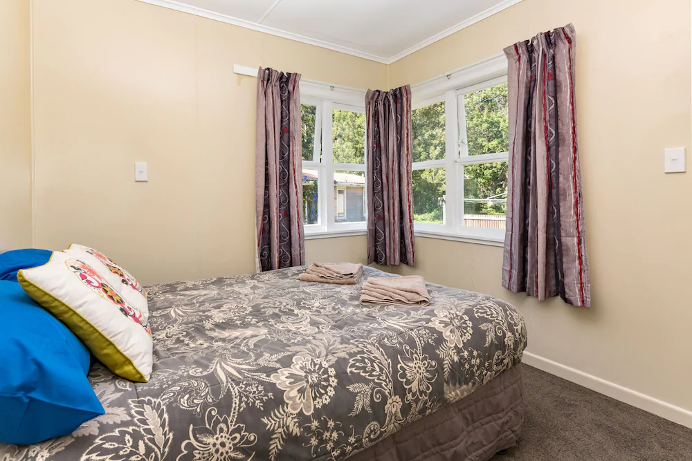 Waitangi Beach Bach 30A