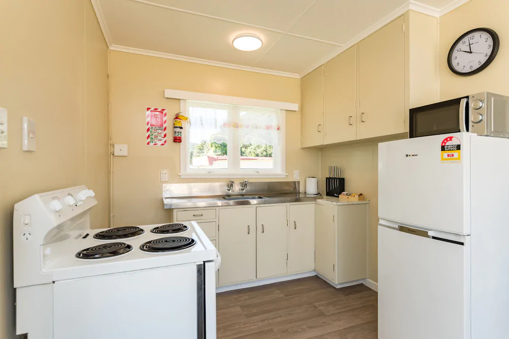 Waitangi Beach Bach 30A