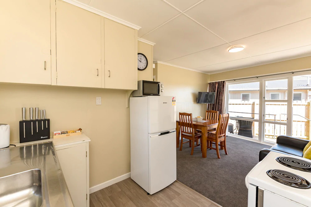 Waitangi Beach Bach 30A