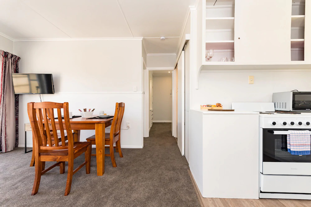 Waitangi Beach Bach 30A