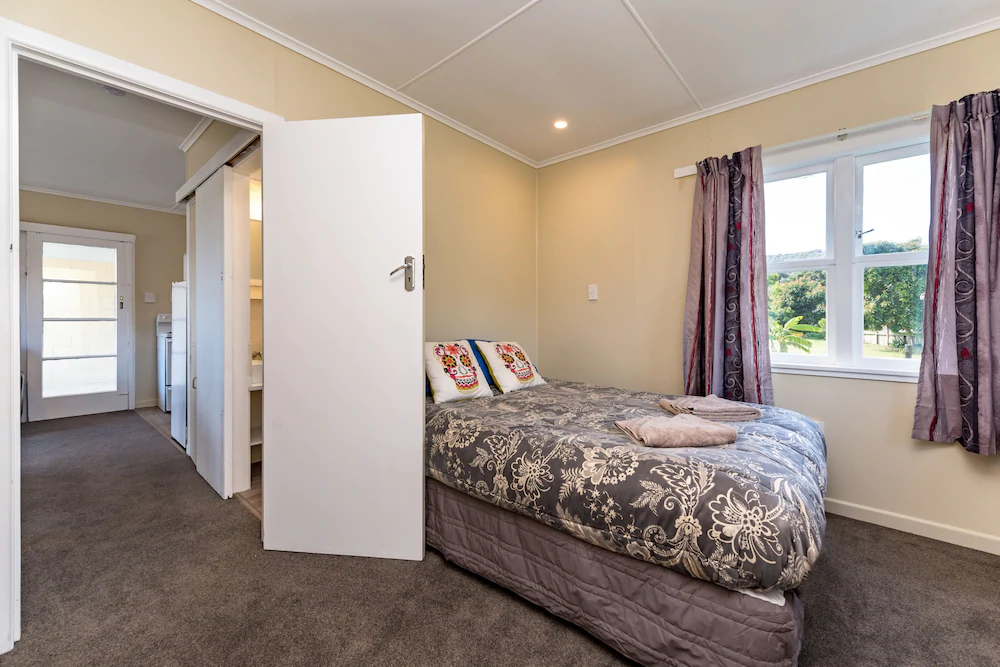 Waitangi Beach Bach 30A