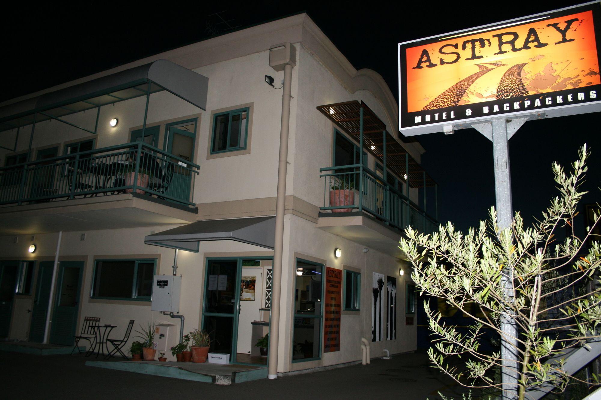 Astray Motel & Backpackers