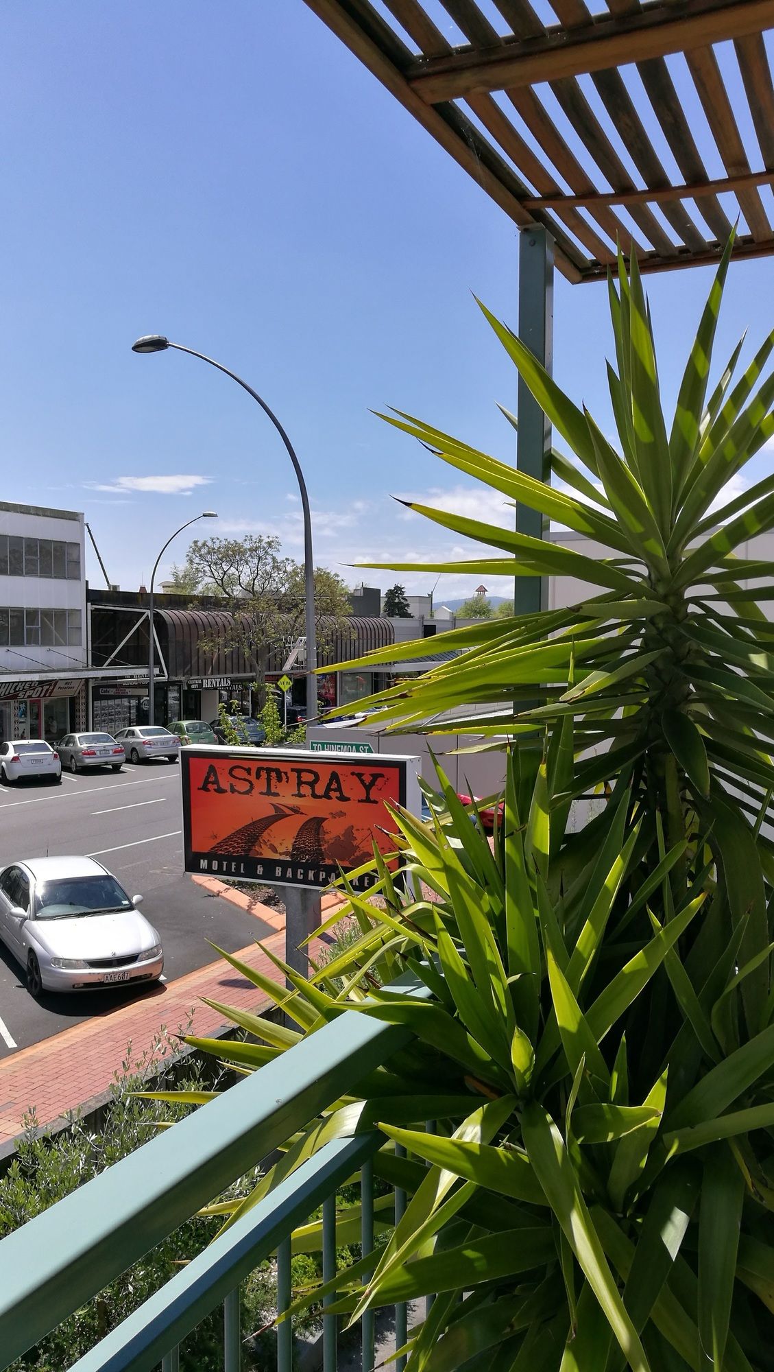 Astray Motel & Backpackers