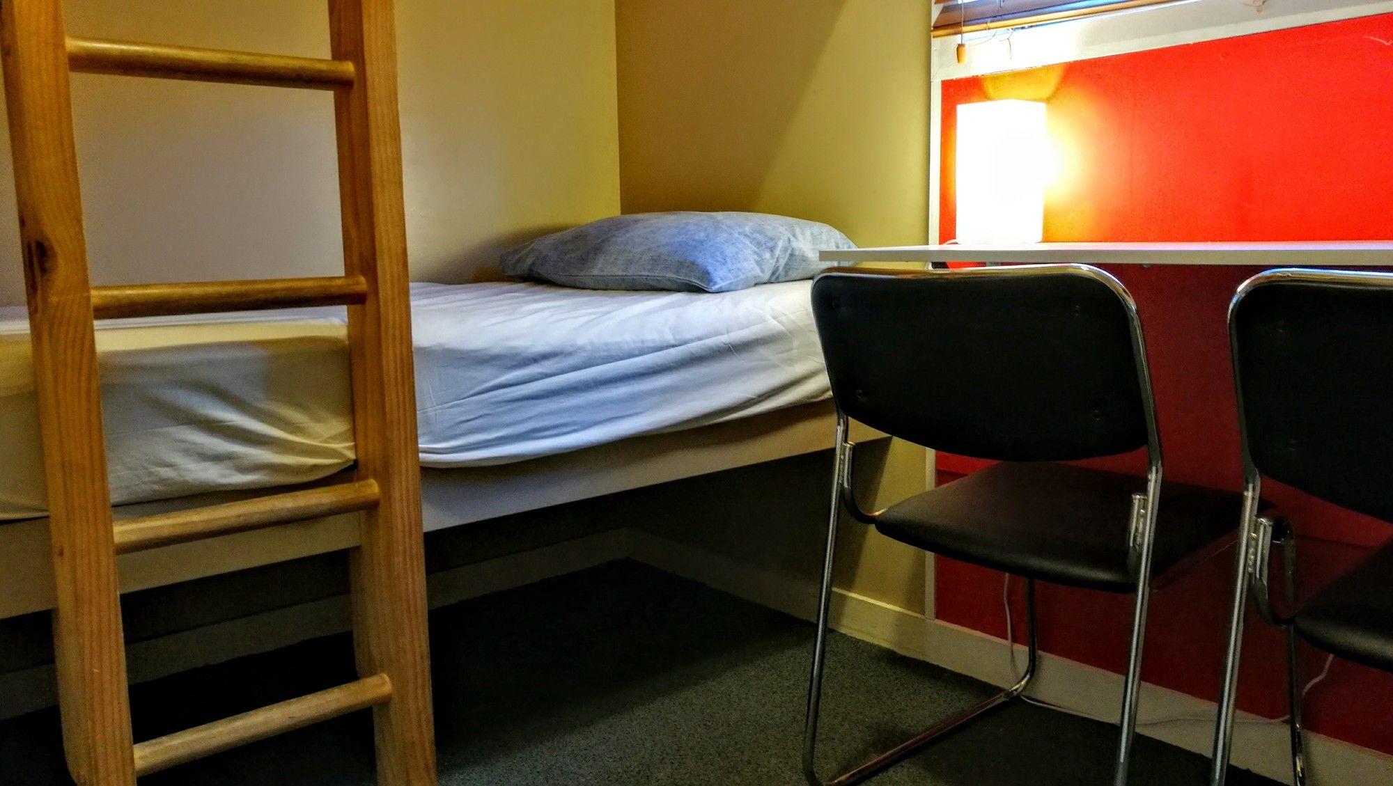 Astray Motel & Backpackers