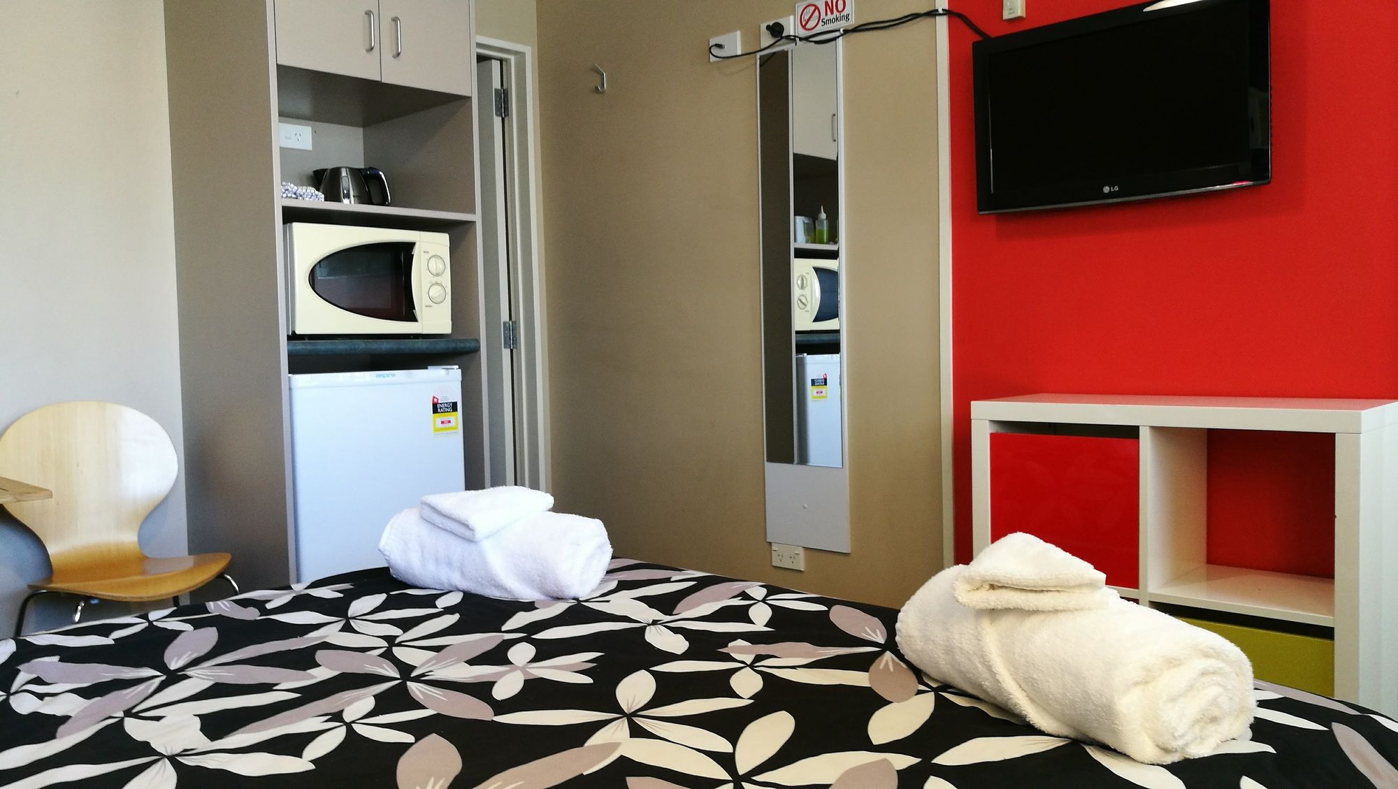 Astray Motel & Backpackers