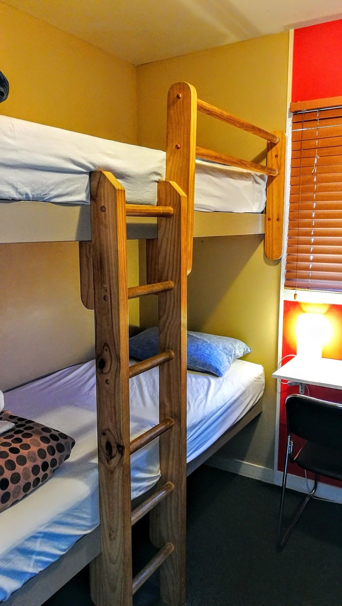 Astray Motel & Backpackers