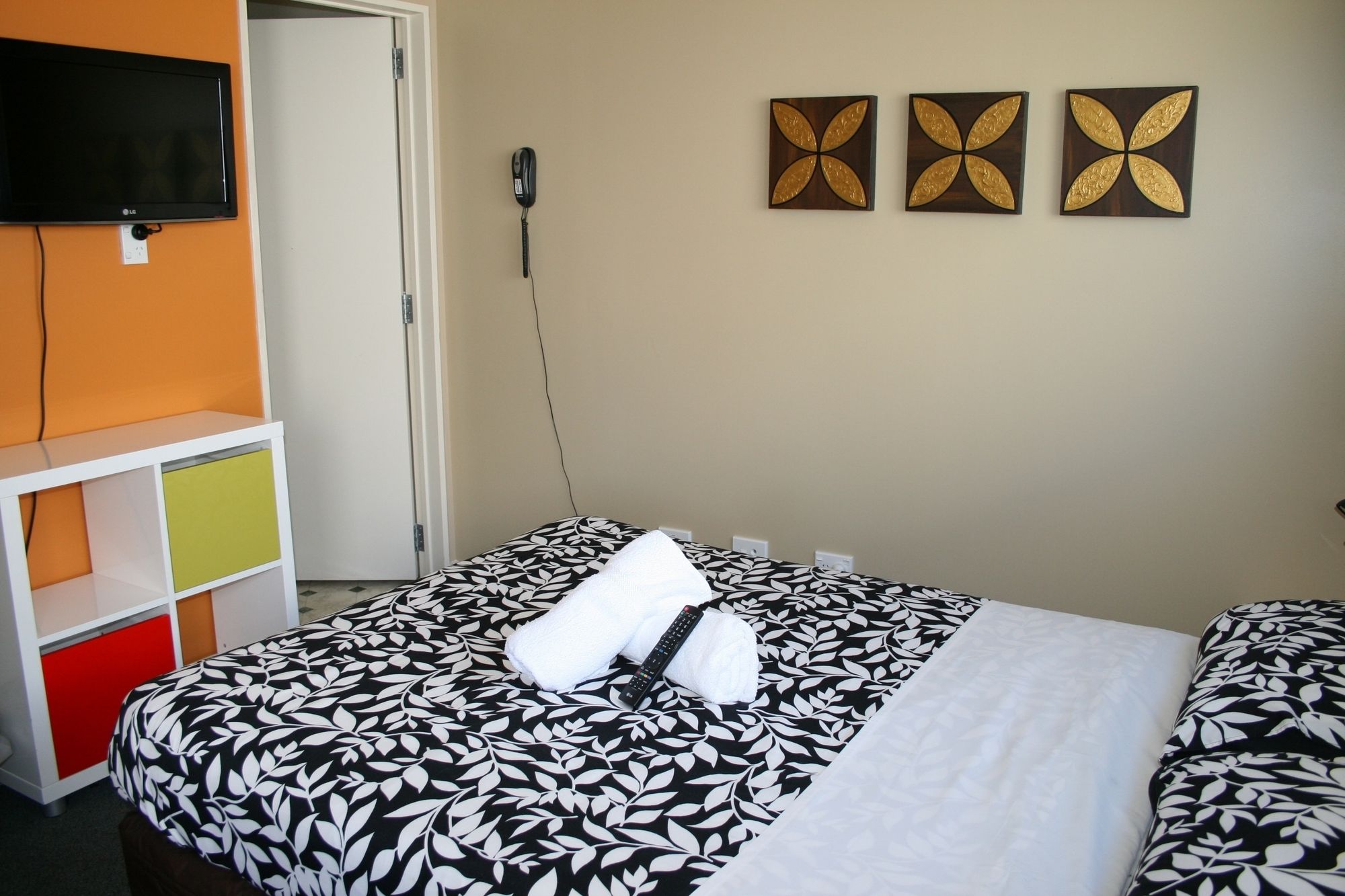 Astray Motel & Backpackers