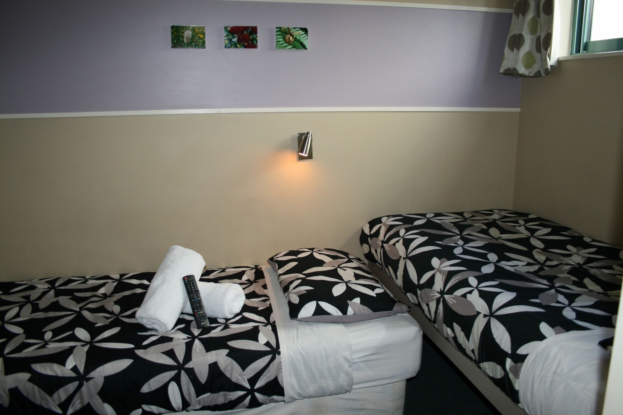 Astray Motel & Backpackers