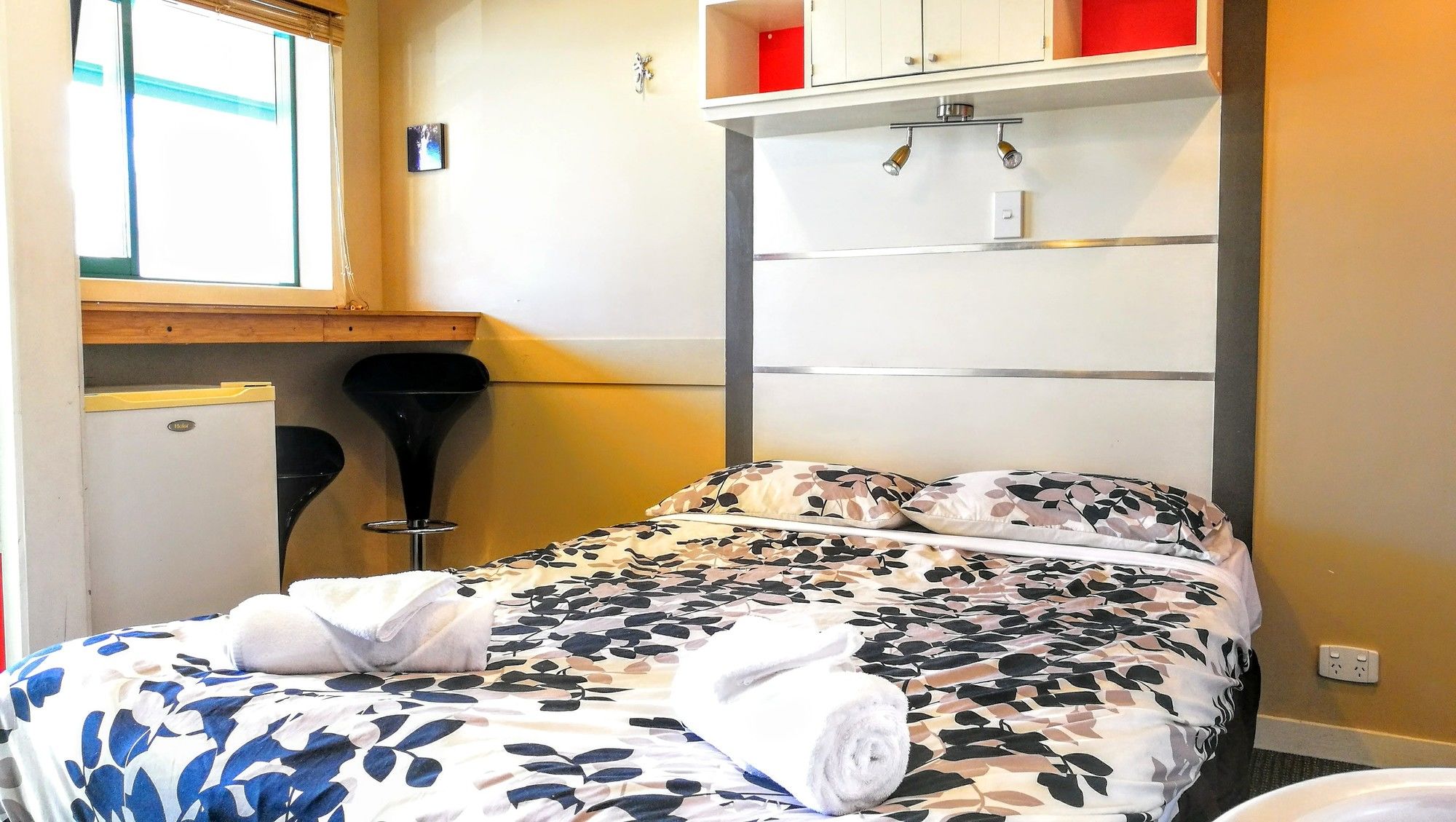 Astray Motel & Backpackers