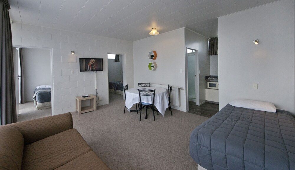 Aura Accommodation