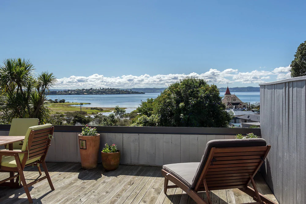 Lakeside City Apartments - Penthouse and Studio