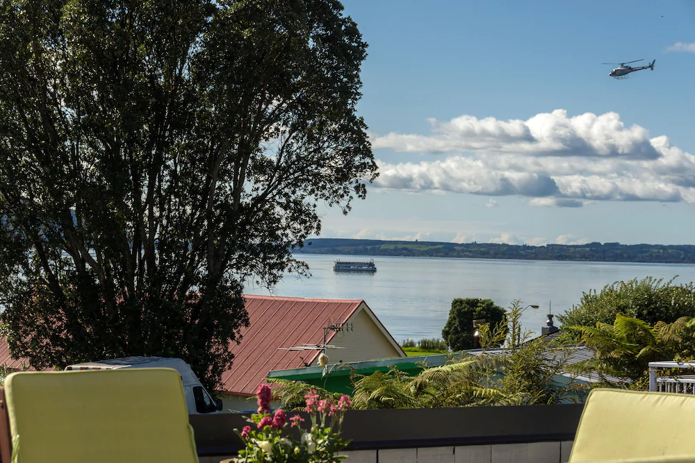 Lakeside City Apartments - Penthouse and Studio