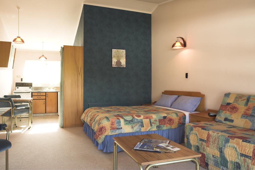 Ledwich Lodge Motel