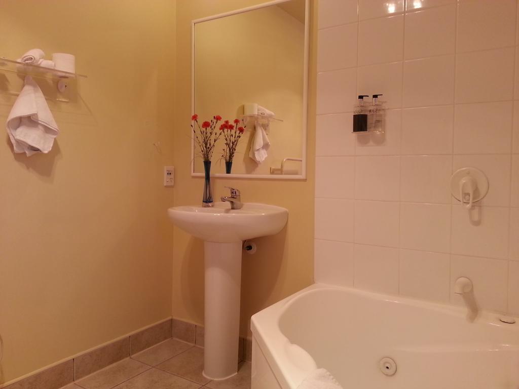 New Castle Motor Lodge