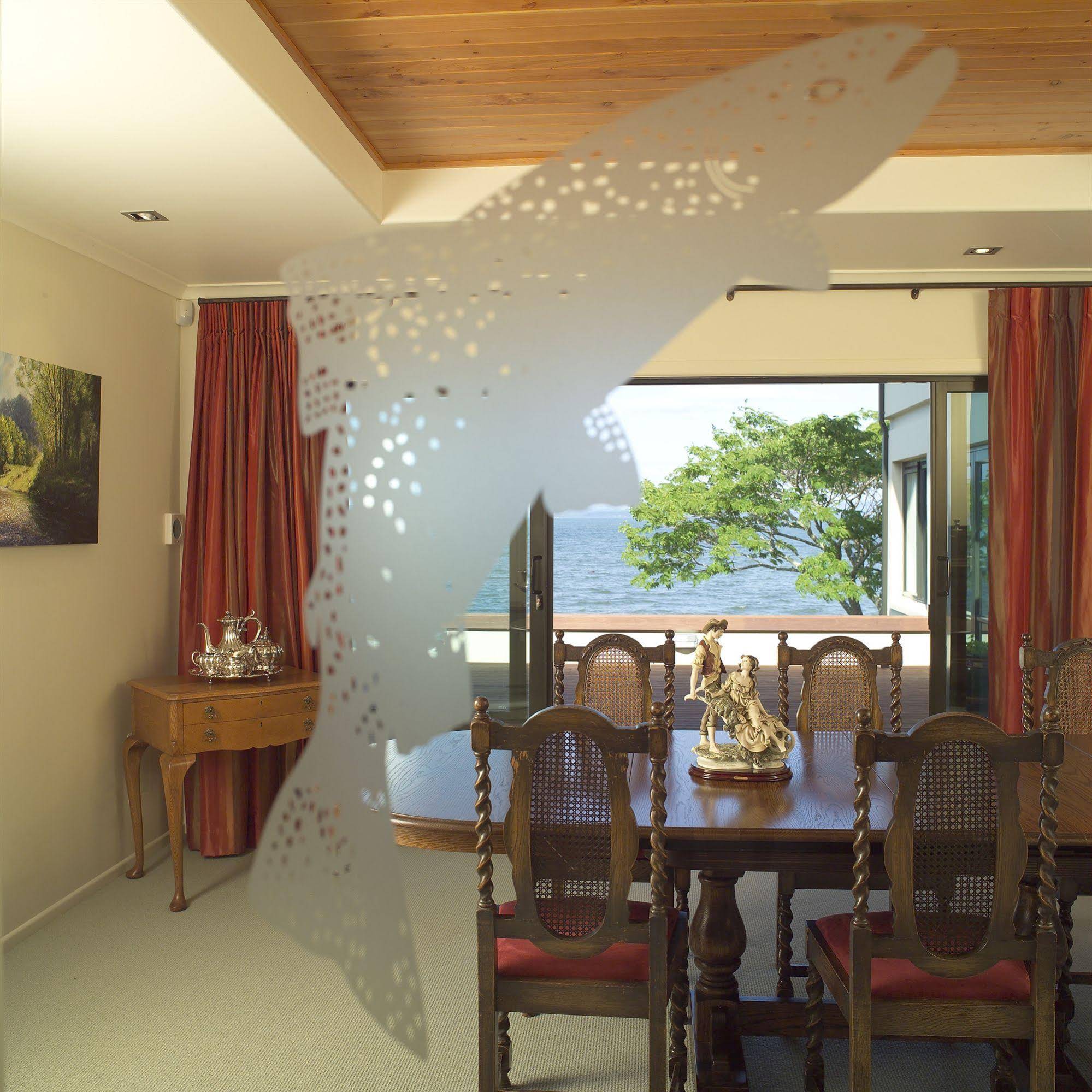 Nicara Lakeside Lodge