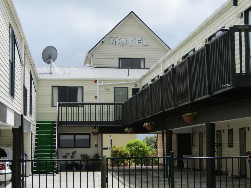 Pohutu Lodge