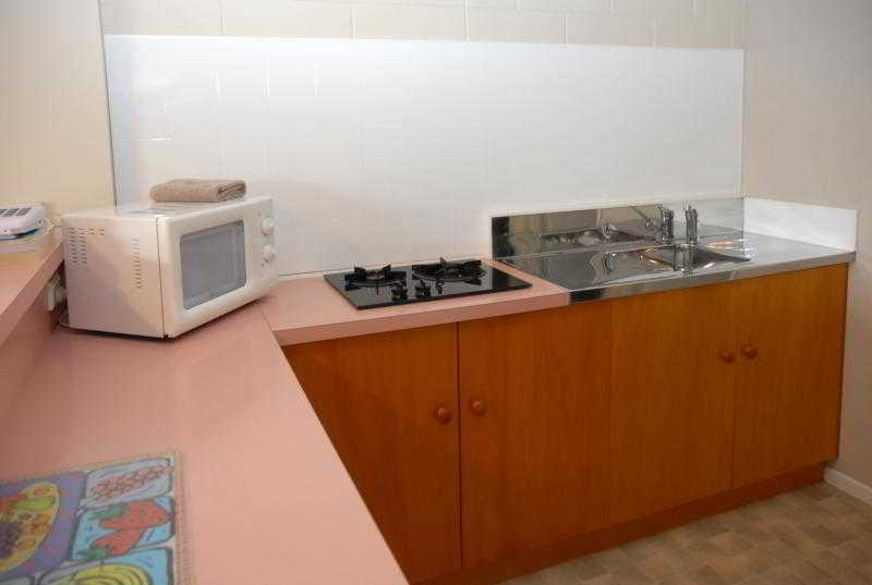 Six on Union Motel