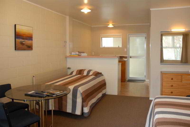 Six on Union Motel