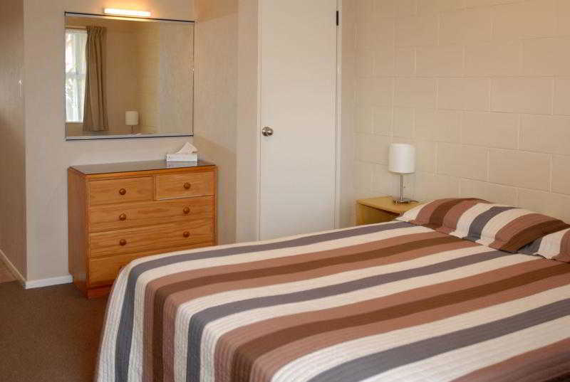 Six on Union Motel
