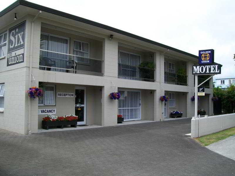 Six on Union Motel