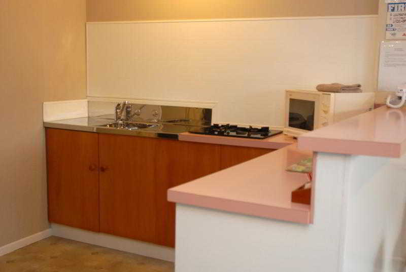 Six on Union Motel