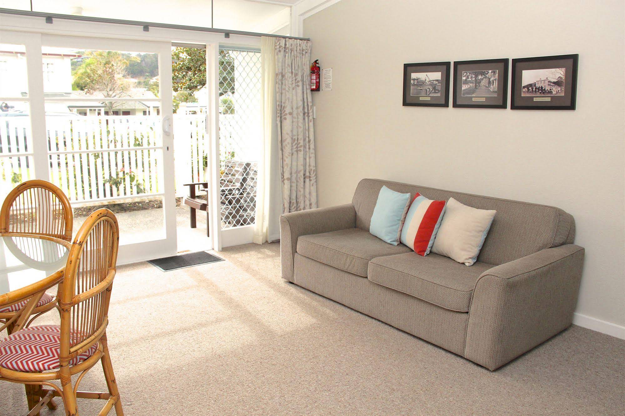 Hananui Lodge and Apartments
