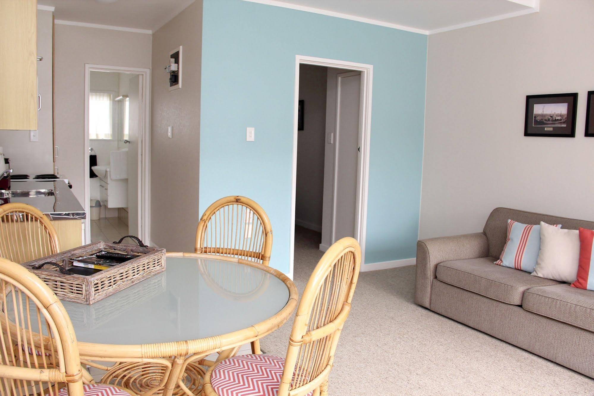 Hananui Lodge and Apartments
