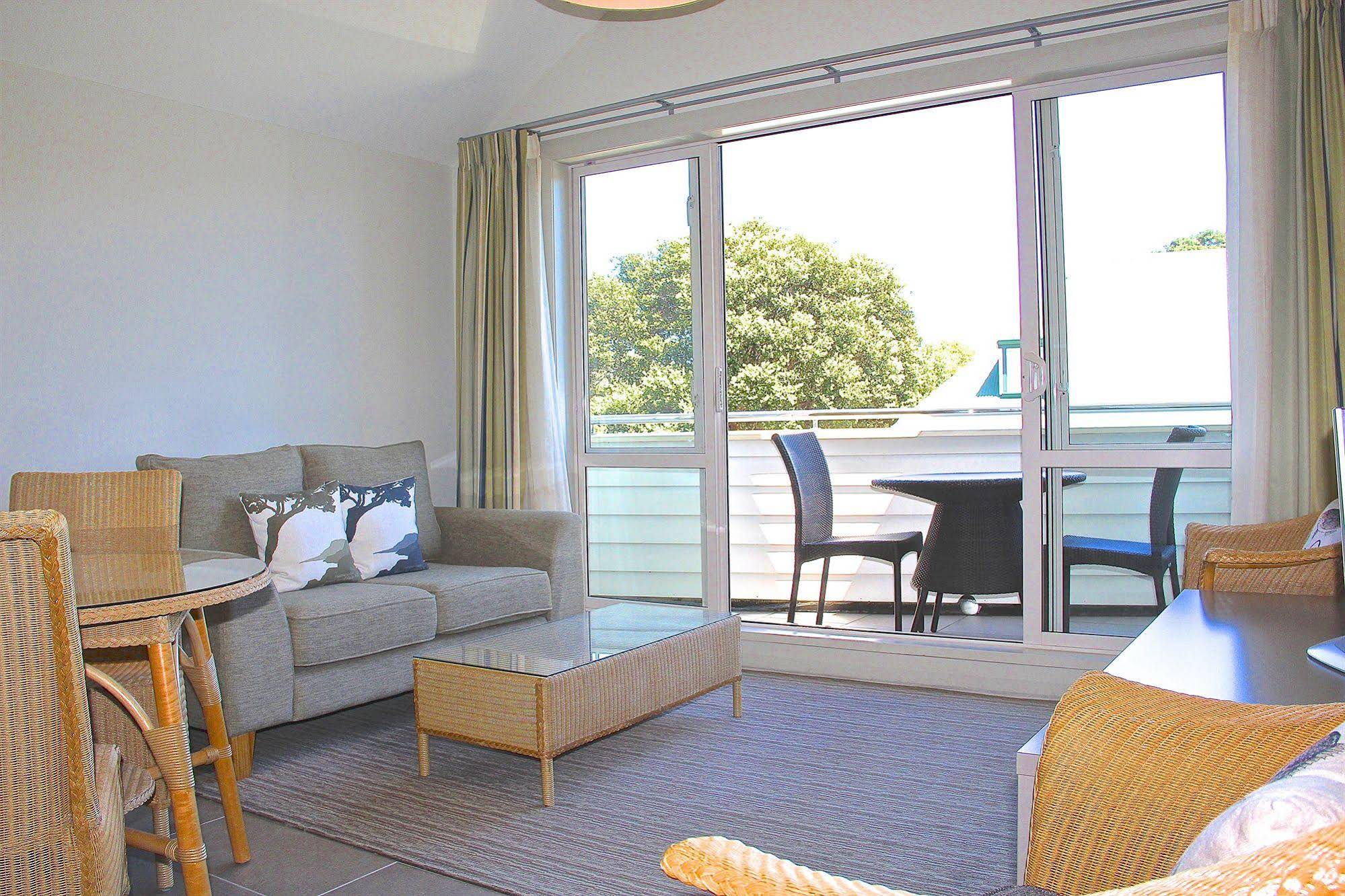 Hananui Lodge and Apartments