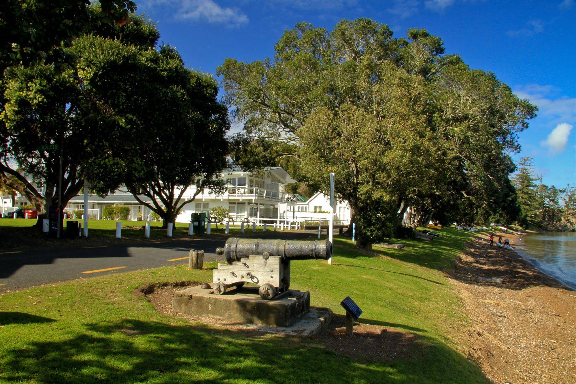 Hananui Lodge and Apartments