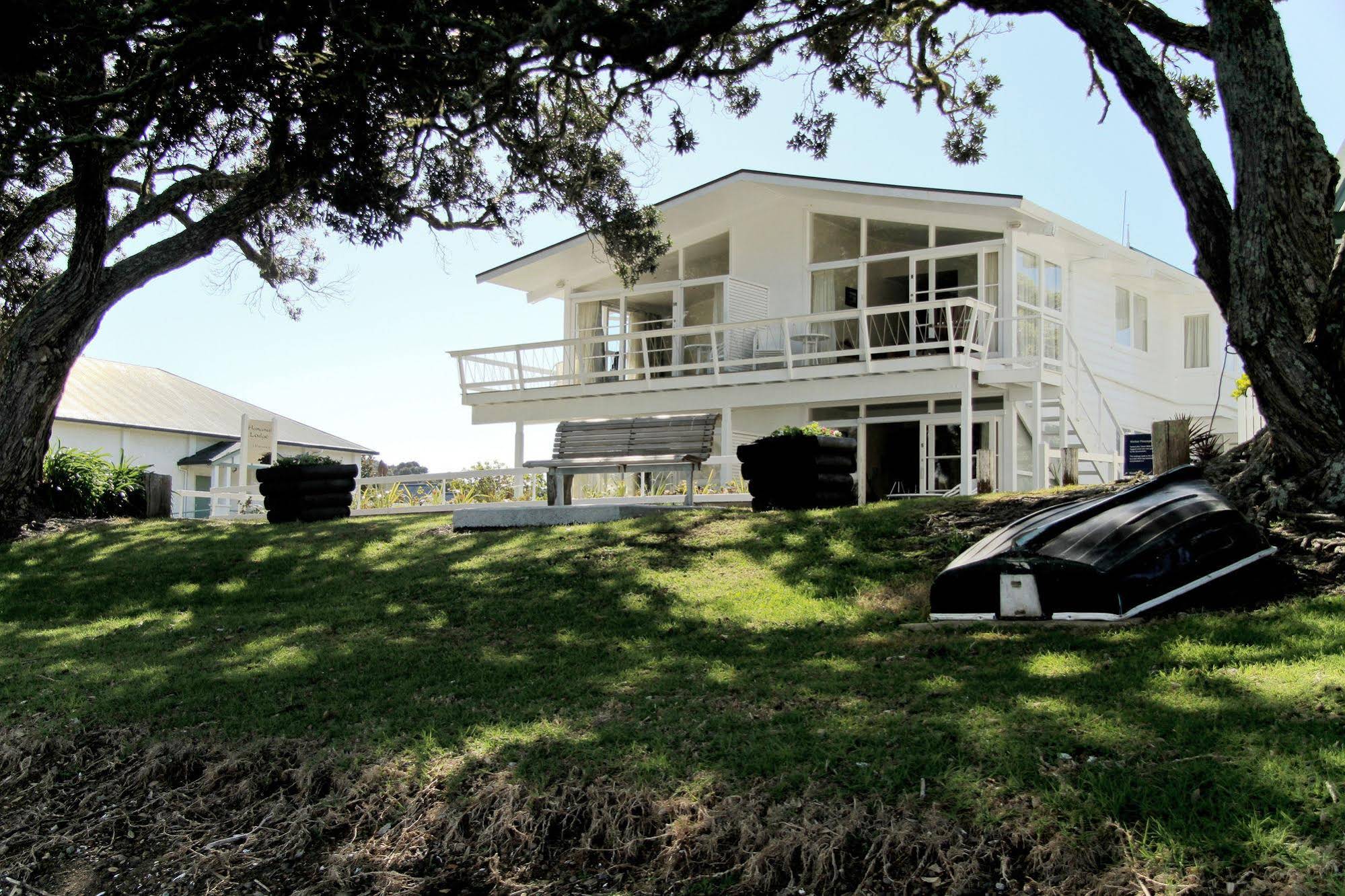 Hananui Lodge and Apartments