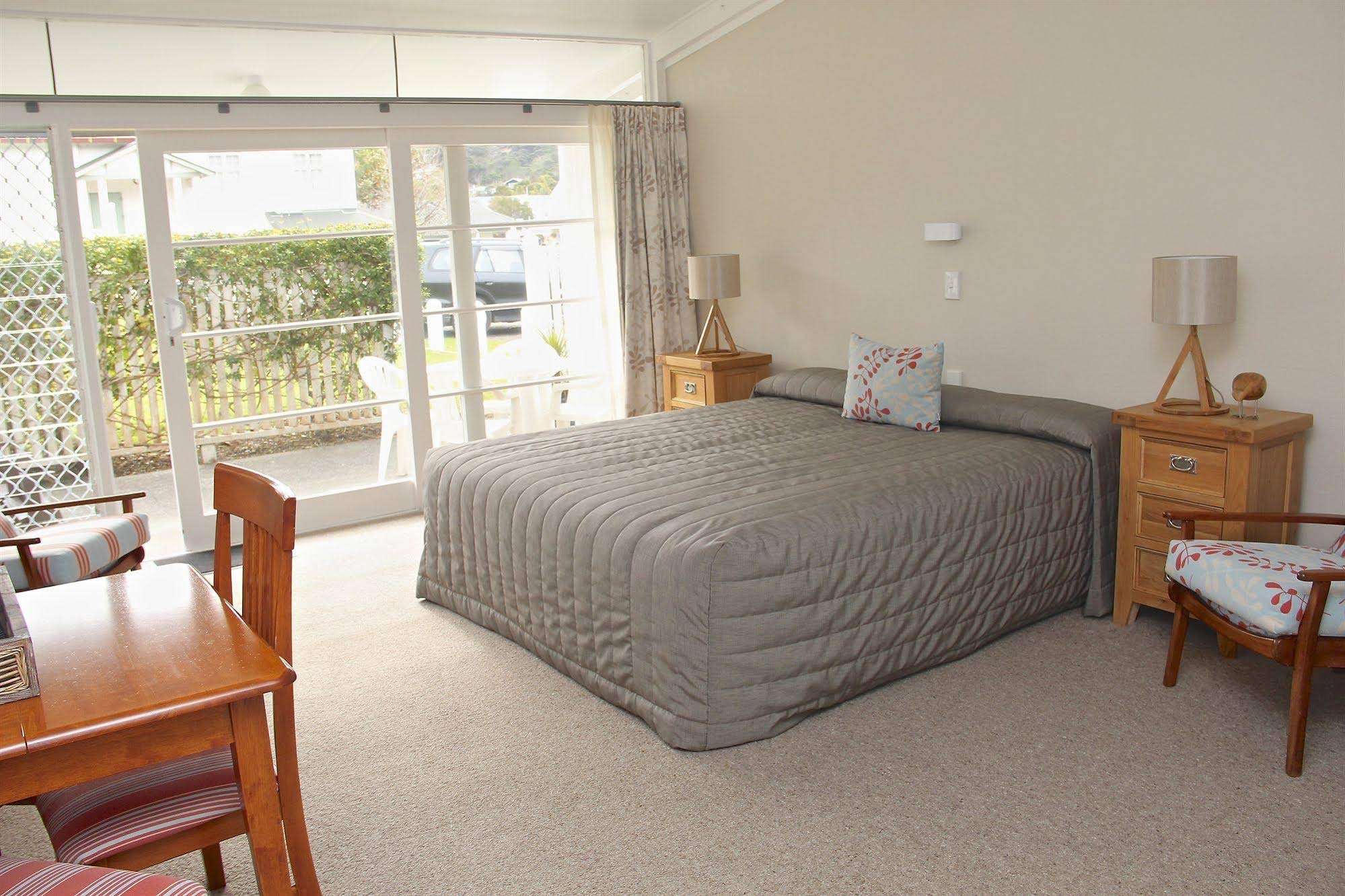 Hananui Lodge and Apartments