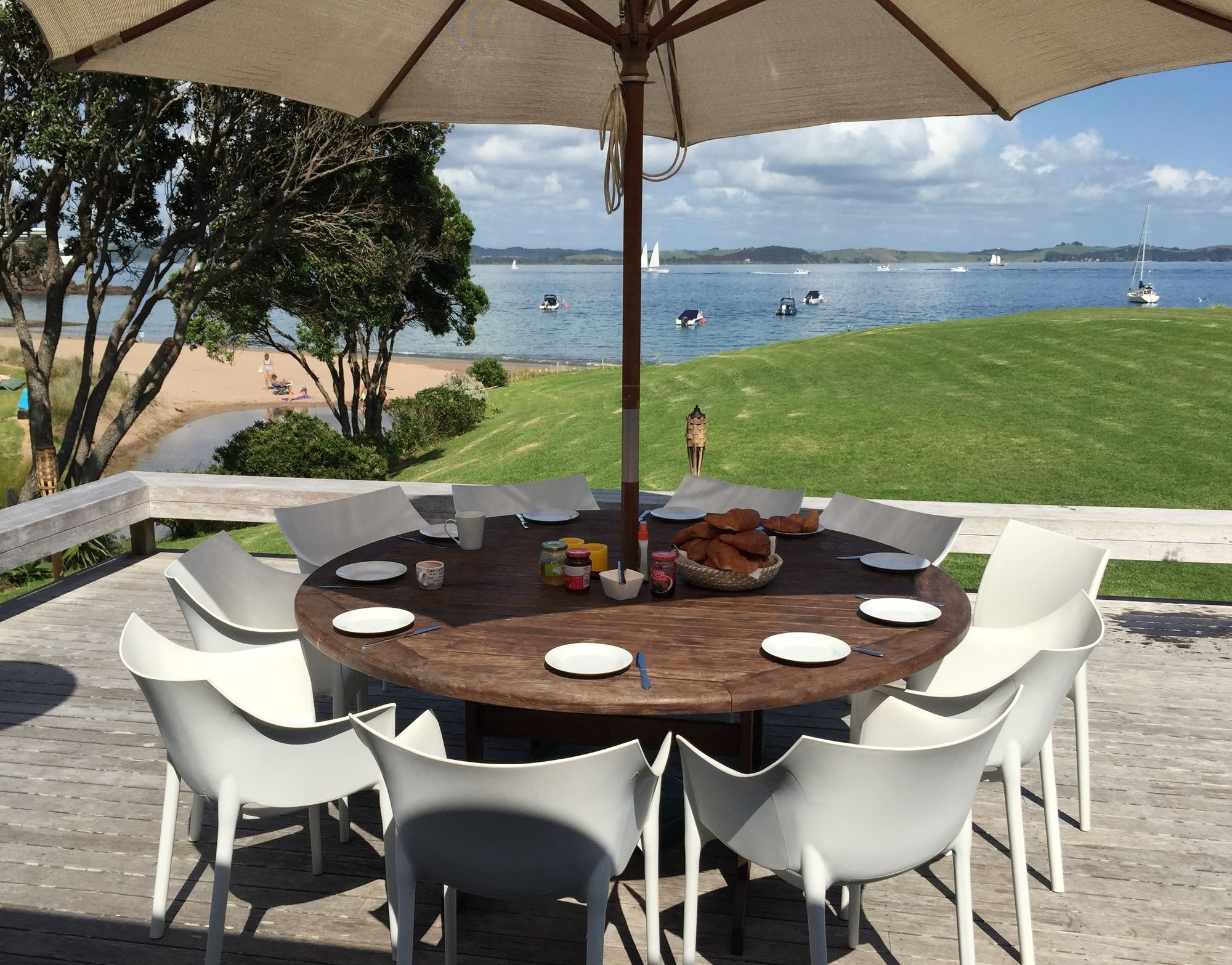 Tapeka Del Mar Beachfront Holiday Home