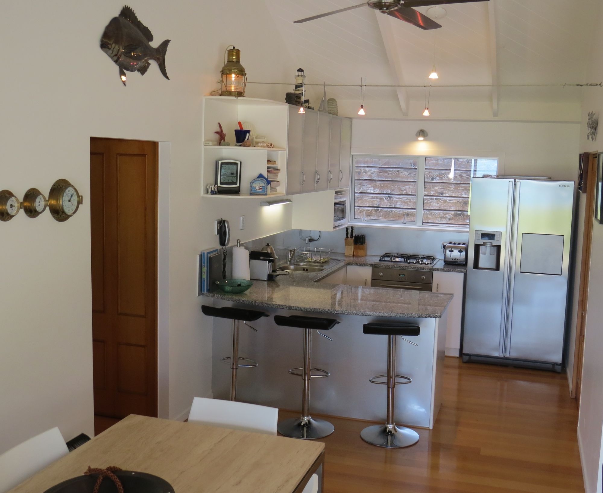 Tapeka Del Mar Beachfront Holiday Home