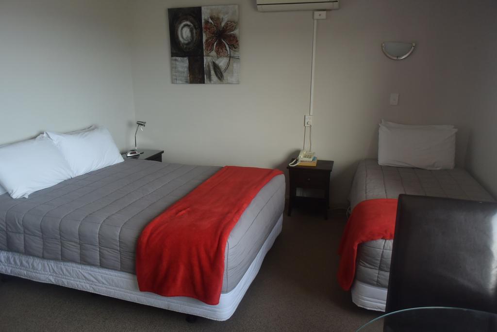 Absolute Lake View Motel