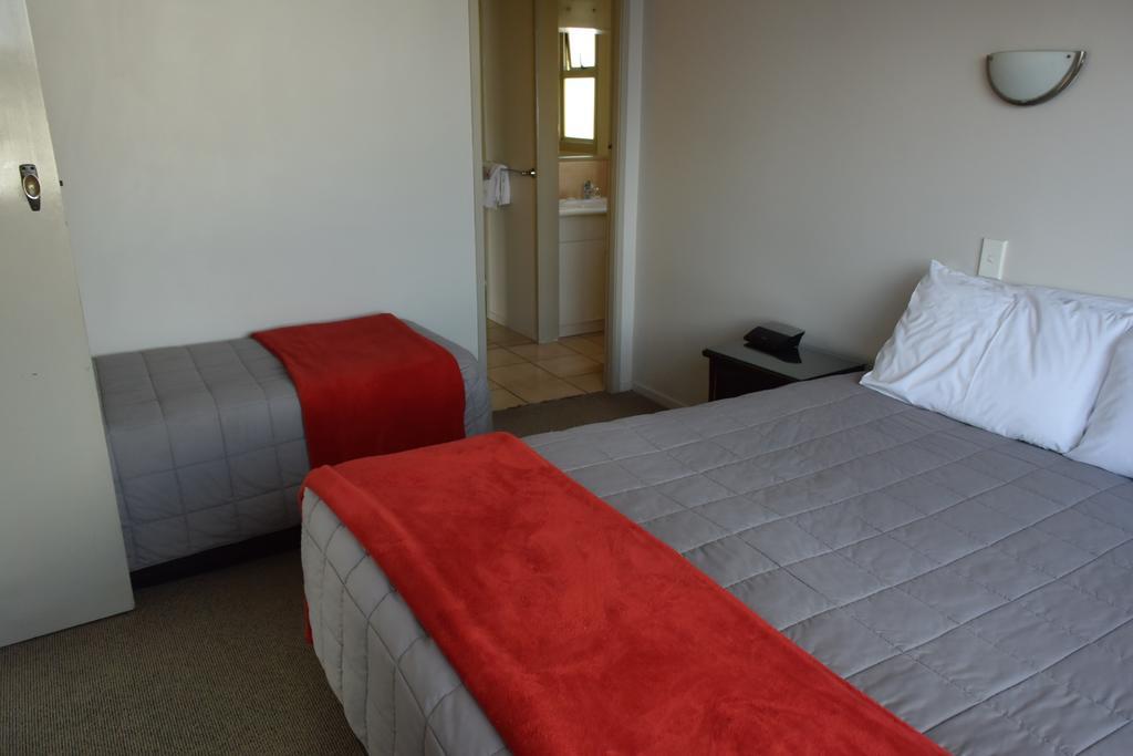 Absolute Lake View Motel