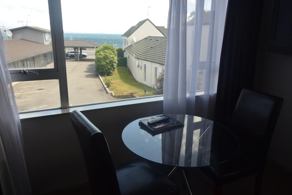 Absolute Lake View Motel
