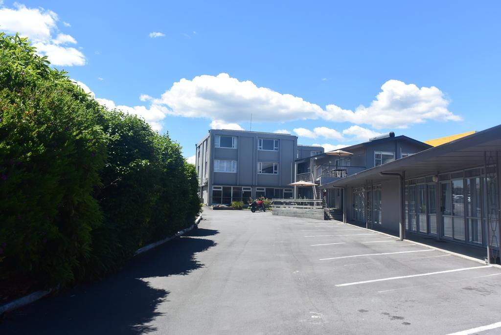 Absolute Lake View Motel